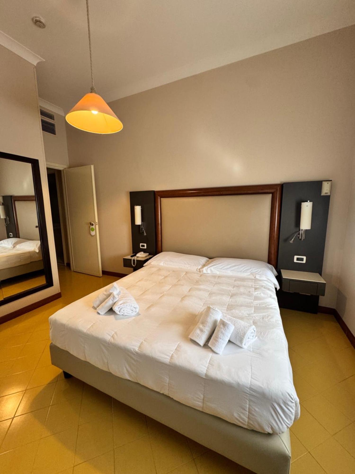 Grand Hotel Lamezia Lamezia Terme Buitenkant foto